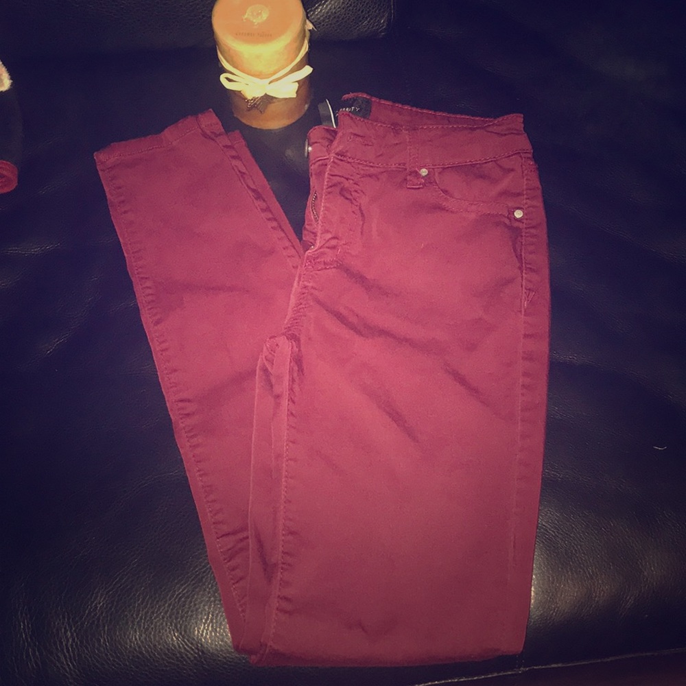 🌟🌟DARK MAROON COLORED STRAIGHT LEGGED JEANS 👖 - Picture 3 of 8